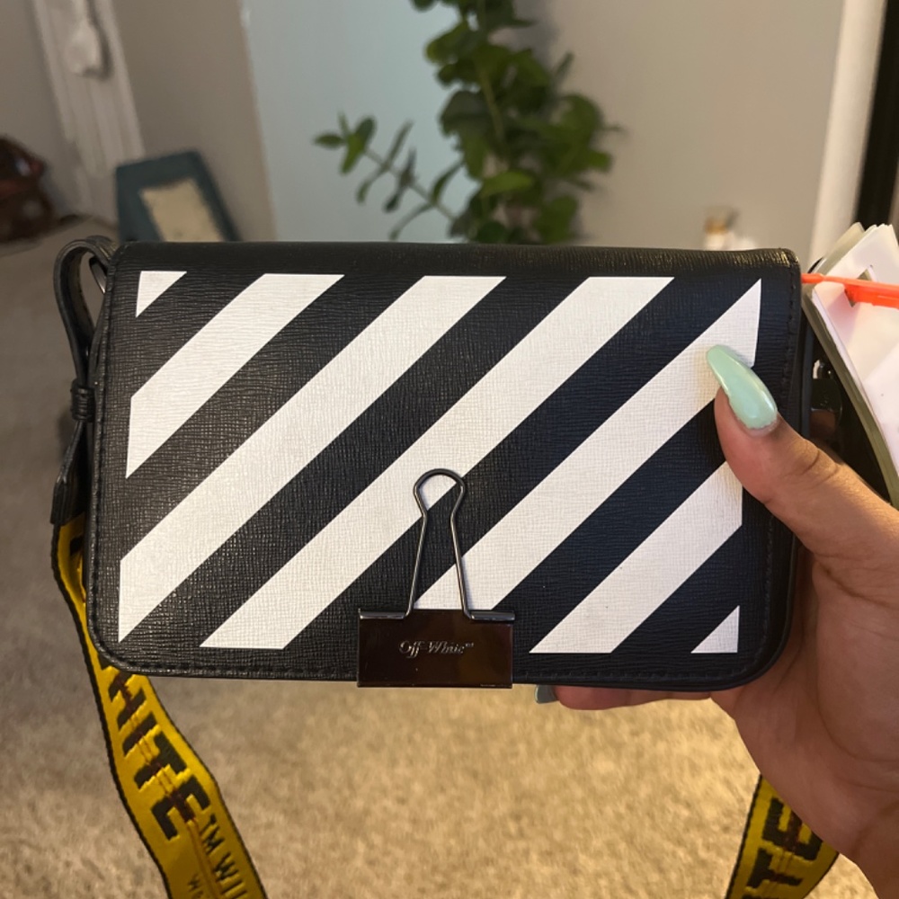 diagonal stripe motif shoulder bag - Picture 2 of 8